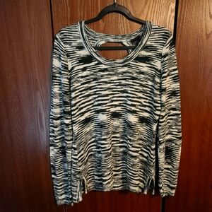 Liv Black and White Sweater XL